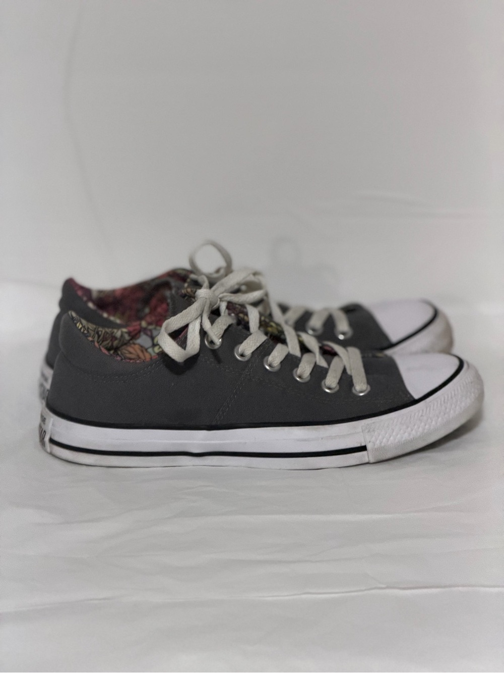 Converse Kids Gray Low-Top Canvas Sneakers with Floral Lining